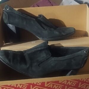 Liz Claiborne Black Suede Mid Heel Slip-On Pumps